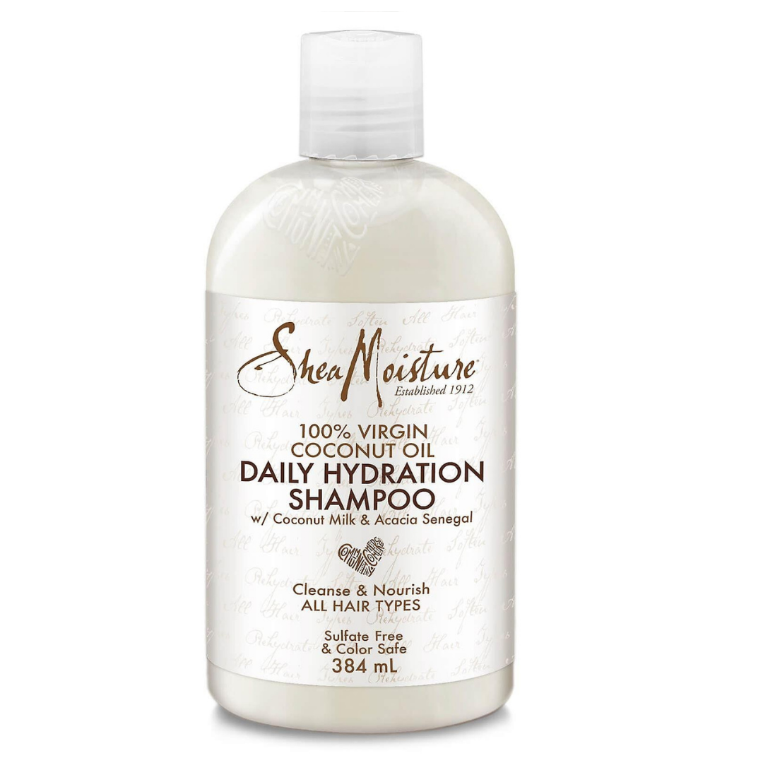 Πείτε αντίο στο Frizz Shea Moisture 100% Virgin Coconut Oil Daily Hydration Shampoo Εμπλουτισμένο με φυσικά συστατικά, 100% παρθένο λάδι καρύδας, κρεμώδες γάλα καρύδας και πιστοποιημένο βιολογικό βούτυρο καριτέ, αυτός ο συνδυασμός σαμπουάν και κοντίσιονερ κρατά τα μαλλιά ενυδατωμένα, διασφαλίζει ότι τα μαλλιά παραμένουν καθαρά, απαλά, μαλακά και χωρίς μπερδέματα. MYCURLS.GR
